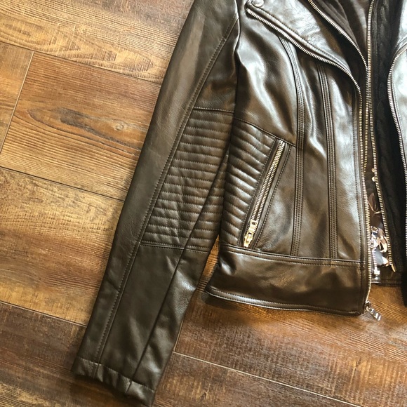 Guess dark brown hooded jacket. Size medium - Picture 2 of 11